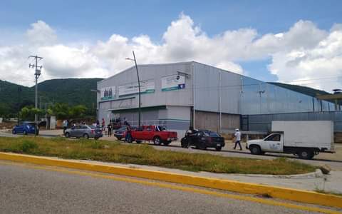 Está tarde largas filas para comprar tanques de oxígeno en Tuxtla Gutiérrez